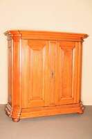 Dielenschrank, westdeutsch/Raum Trier/Mainz, um 1740/50, Eiche massiv, ausgesuchte HolzqualitÄt, 2-tÜrig, Inlets doppelt getreppt, Rahmenfassung ...