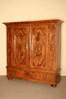 Prunkschrank, deutsch/Niederrhein, um 1720/30, Korpus Weichholz, Front Rahmenfassung, FÜllungen in vielfach verkehlten Rahmenfassungen, diese ...