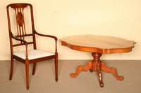 Couchtisch, deutsch, um 1860/70, Louis -Philippe, massive Mahagoniplatte, profilierte Zarge mehrfach geschwungen, ehemaliger Eßtisch, leicht ...