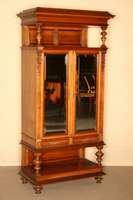 sogeannter Spiegelschrank, Gegend um Neuwied, um 1890, Korpus Hartholz, Nußbaumfurnier, Unter- und Oberteil jeweils mit Ablagefach fÜr ...