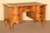 Barockstilschreibtisch, Dresden, um 1900/10, Korpus Eiche und Weichholz, Front 6-fach geschweift, BronzebeschlÄge mit Resten alter Vergoldung, ...