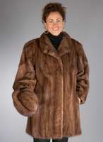 Nerzlongjacke mit MÜtze, Gr. 42, braunes Innenfutter, Kragen, dunkelbraune Felle lÄngs verarbeitet, 2 seitl. Einschubtaschen, RÜckenl. ca. 88 ...