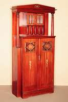 Prunkvitrinenschrank, deutsch/wohl MÜnchen, um 1900/05, Korpus Weichholz, Mahagoni furniert , symetrischer Aufbau, Jugendstil, ausgewÄhltes ...