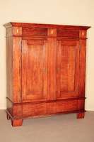 Dielenschrank, deutsch/Niederrhein, um 1790/1810, Eiche massiv, ausgesuchtes Kernholz, Front auf Rahmen gearbeitet, sparsame Intarsien in ...