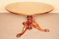 Couchtisch, deutsch, um 1860, Nußbaum massiv , Nußbaum furniert, stark gedrechselte und geschnitzte FÜße, 3-fach ausladend, auslaufend in ...