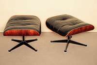 Ottoman, Entwurf 1956, AusfÜhrung 1970/75, zusammen mit dem Loungechair einer der bekanntesten EntwÜrfe von Charles und Ray Eames, drei gebogene ...