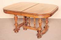 Ausziehtisch, Frankreich/Dijon, um 1890, z.T . Nußbaum massiv, ausziehbar mit sekundÄrem Einlegeboden, teilrestauriert, sollte neu verleimt ...