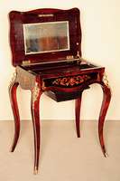 Poudreuse, Frankreich, um 1870/80, Korpus z .T. Weichholz/Hartholz, allseitig geschwungenes MÖbel nach dem Vorbild von 1760, Palsiander und ...