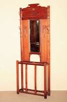 Flurgarderobe, deutsch, um 1900/05, sogenannter DarmstÄdter Stil, Eiche massiv, auf Rahmen gearbeitet, Gestell gerieft, sparsame Schnitzereien, ...