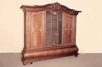 Vielzweckschrank, deutsch, um 1908/10, Korpus Eiche und Buche massiv, Eiche- bzw. Eichewurzelfurnier, z.T. gespiegelt verlegt, aufgesetzte ...