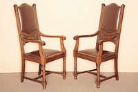 Zwei Stuhlsessel, deutsch, um 1890/1900, Eiche massiv, ausgesuchtes Kernholz, komplett auf Rahmen gearbeitet, dieser aus dem Vollholz geschnitzt ...