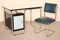 Designerschreibtisch, deutsch, um 1958/64, Gestell Stahlrohr, verchromt, typische S-Form, frei gebogen, integrierter asymetrisch abgesetzter ...
