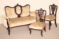 Sofagarnitur, England, um 1880, viktorianisch, Kubamahagoni massiv, bestehend aus Sofa, zwei Sesseln und vier StÜhlen und zwei StrickstÜhlen, ...