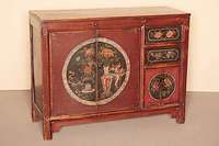 Halbschrank, Asien/wohl China, um 1920, Ulme massiv, original rÖtliche Fassung, mit bouquetartiger Bemalung, z.T. ausgebessert, strenge Form, ...