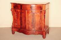 Halbschrank, Friesland, um 1860, Louis-Philippe, Korpus Eiche, Mahagonifurnier gespiegelt verlegt, auf KugelfÜßen, Lisenen abgeschrÄgt, in ...