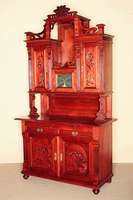 Jugenstilaufsatzbuffet, deutsch, um 1890/1900 , Korpus Weichholz, Nußbaumfurnier, auf KugelfÜßen, Lisenen gerillt, in Voluten auslaufend, ...