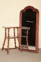 Spiegel, mitteldeutsch, um 1850/60, Einrahmung Mahagoni massiv, Mahagonifurnier und Weichholz, Oberteil 3-fach getreppt, Spiegelglas ersetzt, ...
