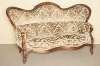 2-sitzer Sofa, deutsch, um 1835/45, Louis -Philippe, Gestell Nußbaum massiv, gerieft, allseitig geschweift, schöne tiefe Schweifung, komplett ...
