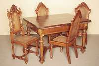 Ausziehtisch, deutsch, um 1880/90, Gründerzeit, Unterteil z.T. Nußbaum massiv bzw. Wurzelnußfurnier gespiegelt verlegt, Zierleiste ebenso, ...