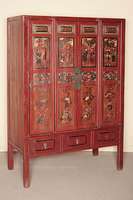 Brautschrank, China, um 1910, sogenannter Hochzeitsschrank, auf Stollenfüßen, unten mit drei Schubladen, gerader Korpus, rötlich gefaßt, Türen ...