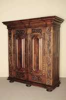 Stilschrank, Anfertigung von Meisterhand um 1900/10, nach Trierer Vorbild von 1720/30, Eiche massiv, von allerbester Qualität, Verarbeitung in Kern- ...