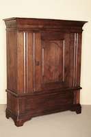 Brotschrank, deutsch, um 1790/1800, Eiche massiv, Westfalen/Umgebung Minden, Lisenen profiliert, kassettierte Türfüllungen, schwere Kopfleiste, ...