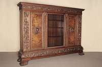 Renaissancestilschrank, deutsch, um 1910/15,Eiche massiv, wenige Teile Weichholz, Wurzelnußfurnier gespiegelt verlegt, Lisenen, Kopf und Fußteil ...