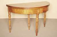 Klapptisch, süddeutsch/Raum Neustadt/Speyer, um 1810/20, Nußbaum massiv, Nußbaumfurnier, aufgebaute Zarge, Abdeckplatte doppelt gerillt, ...