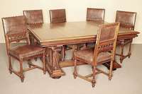 Prunktisch mit sechs Stühlen, deutsch, um 1870, Tisch Korpus Eiche und Nußbaum massiv, hervorragende Verarbeitung, vier Hauptsäulen mit sechs ...