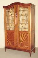Bücher- bzw. Mehrzweckschrank, Frankreich, um 1900, Korpus Eiche und Mahagoni furniert, z.T. massiv, auf gedrechselten Beinen, Türfüllungen ...