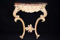 Konsole, wohl Umkreis Würzburg, um 1755/65, Korpus wohl Buche, sekundär cremefarben gefaßtund goldfarben gehöht, französische Marmorplatte, ...