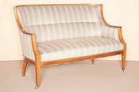 Sofa, deutsch, um 1910, strenger Jugendstil, Korpus Mahagoni massiv, z.T. furniert, umlaufende Fadenintarsien, auf konischen Beinen, Arm- und ...