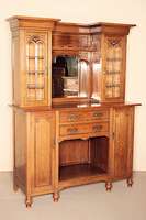Aufsatzschrank, Holland, um 1910, Amsterdamer Schule, Eiche massiv, auf kugelförmigen Füßen, Unterteil 2-türig mit kassettierten Füllungen, ...