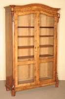 Vitrinenschrank, deutsch, um 1870, Louis- Philippe, Korpus Weichholz, Nußbaumfurnier, z .T. Wurzelfurnier, abgeschrägte Ecken mit aufgesetzen ...