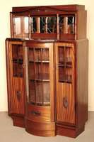 Jugendstil-Vitrine, deutsch/wohl München, um 1904/06, sogenannte Rahmenfassung, Korpus Weichholz, Palisander- und Mahagonifurnier, Mittelteil ...