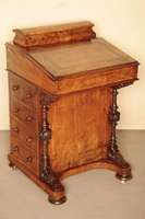 Davenport, England, um 1860, viktorianisch, Wurzelnußfurnier, auf gedrückten Kugelfüßen, mit Messingrädchen, rechte Seite mit vier Schubladen, ...