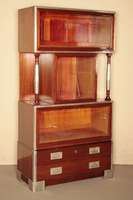 Jugendstilvitrine, Budapest, um 1908/10, strenger Wiener Stil, nimmt das ArtDeco vorweg, komplett auf Rahmen gearbeitet, hervorragende Verarbeitung, ...