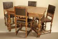 Renaissancestiltisch, deutsch, um 1880/90, Weichholz/Hartholz, Nußbaumfurnier bzw. Beine und Unterteil Buche massiv, reiche Drechselarbeit, Füße ...