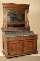 Waschkommode, deutsch, um 1880/90, Gründerzeit, Korpus Eiche und Nußbaum massiv, Nußbaumfurnier, aufgelegte Halbsäulen, schöne Drechselarbeit, ...