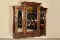 3-teiliger Kleiderschrank, deutsch, um 1880/90, Gründerzeit, Korpus Eiche massiv, komplett auf Rahmen gearbeitet, Nußbaumfurnier in sehr feiner ...
