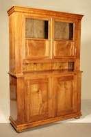 Biedermeieraufsatzschrank, süddeutsch, um 1830/40, Kirschbaum und (wohl) Birne massiv, Front auf Rahmen gearbeitet, Oberteil ursprünglich komplett ...