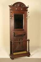 Flurgarderobe, deutsch, um 1880, Gründerzeit, Eiche, z.T. massiv, unten mit Schirmständer und Ablage, Spiegel mit Facettschliff, original ...