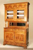 Aufsatzschrank, Frankreich, um 1860, Louis -Philippe, Korpus Weichholz/Hartholz, Kirschbaumfurnier, gerades seitlich kassettiertes Unterteil, an den ...