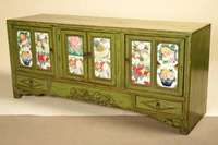 Chinesischer Vielzweckschrank, nach dem Vorbild des 19. Jhds. Weichholz, mit integrierten Schubladen, bunte Kacheln in Früchte- und Blumendekor, ...