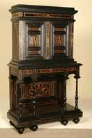 Kabinettschrank, deutsch, um 1880, Korpus Weichholz/Hartholz, furniert und intarsiert mit verschiedenen Obsthölzern, auf gedrückten Kugelfüßen, ...
