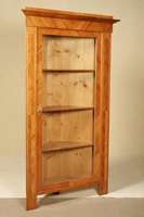 Eckschrank, süddeutsch/Österreich, um 1920, Koprus Weichholz, Kirschbaum furniert, Lisenen mit Fadenintarsien, Furnier gespiegelt verlegt, Schloß ...
