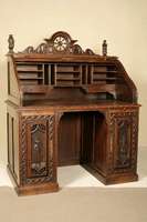 Schreibtisch, Frankreich/Bretagne, um 1870, Eiche massiv, unten 2-türiger Korpus mit geschnitzten Füllungen, dahinter jeweils vier Schubladen, ...