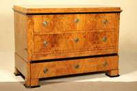 Biedermeierkommode, deutsch, um 1810, Korpus Weichholz, Esche furniert, untere Schublade hervortretend, Profilleisten ebonisierend, original ...