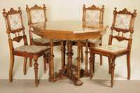 Gründerzeit-Salonmöbel, süddeutsch, um 1880/85, Korpus Weichholz bzw. Nußbaum massiv, quadratischer Fuß 8-eckig aufgelegt, Tischplatte oktogon, ...