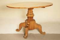 Salontisch, deutsch, um 1820/30, Säule Weichholz massiv, dickes Kirschbaumfurnier, elegante Balusterform, in sich 10-fach gegliedert und rhythmisch ...